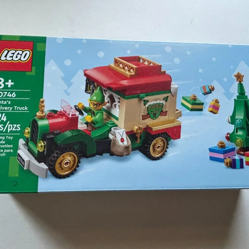 NEW Lego Santa's Delivery Truck Set #40746 - 224 Pieces - Picture 3 of 9